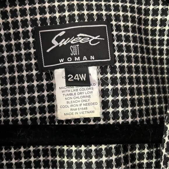 Black & White Giorgio Sant’ Angelo Patterned Skirt Suit Ruffle Bottom, Size 24W - Picture 5 of 13